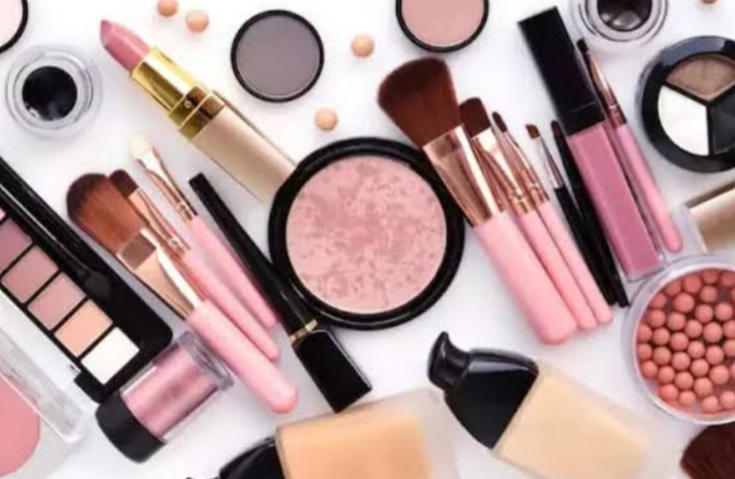 آیا آرایش به پوست آسیب می‌زند؟